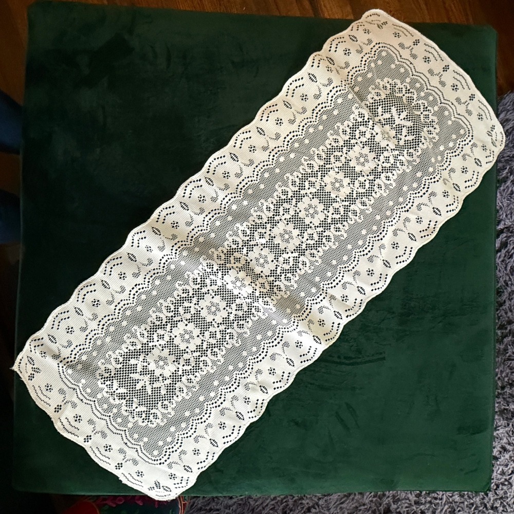 White Floral Lace Table Runner Scalloped Dresser Scarf Vintage Style 38x13